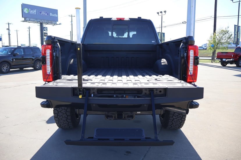 2025 Ford Super Duty F-250 - Image 10
