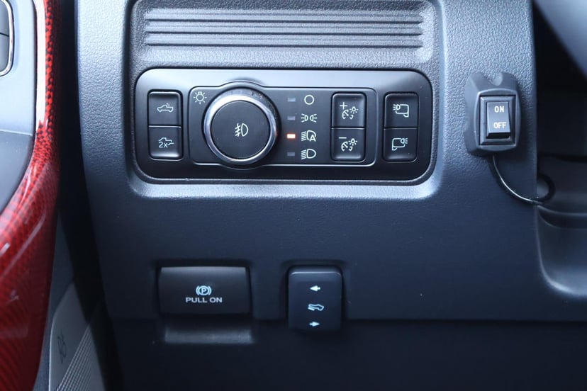 2025 Ford Super Duty F-250 - Image 28