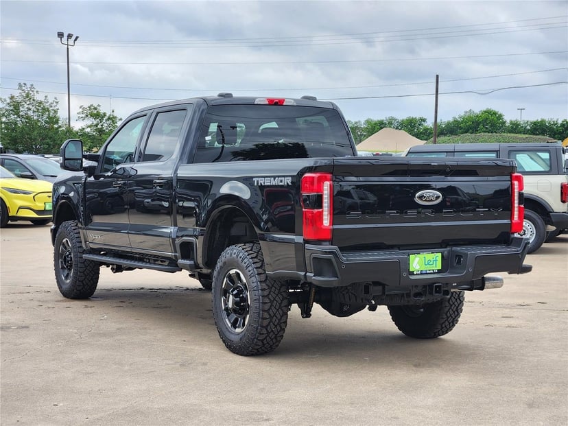 2026 Ford Super Duty F-250 - Image 2