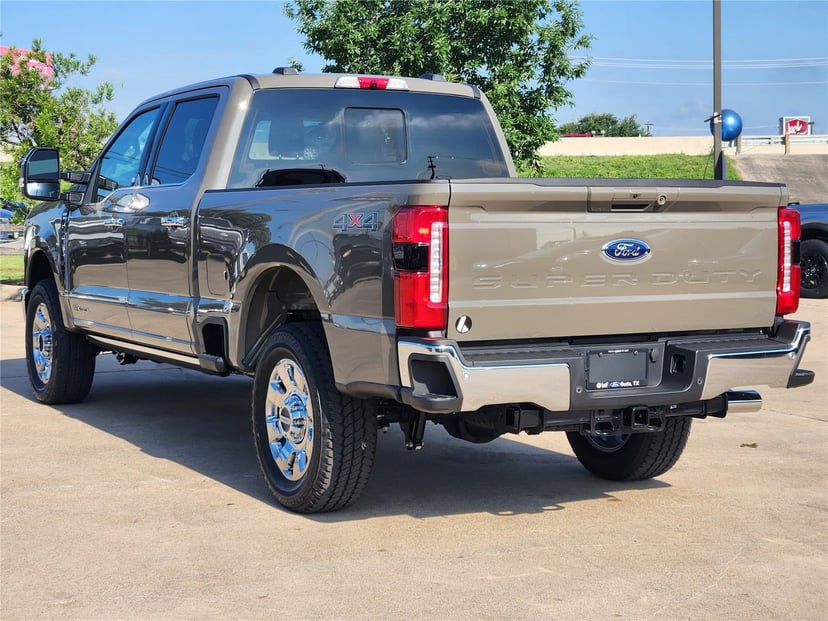 2026 Ford Super Duty F-250 - Image 2