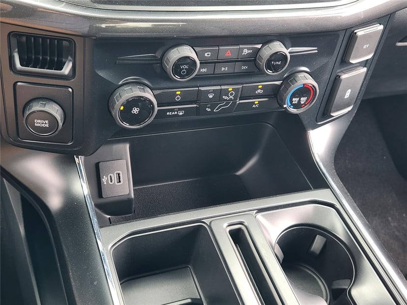 2025 Ford F-150 - Image 13