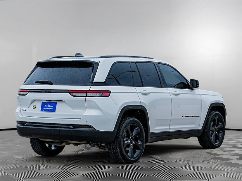 2024 Jeep Grand Cherokee - Image 4
