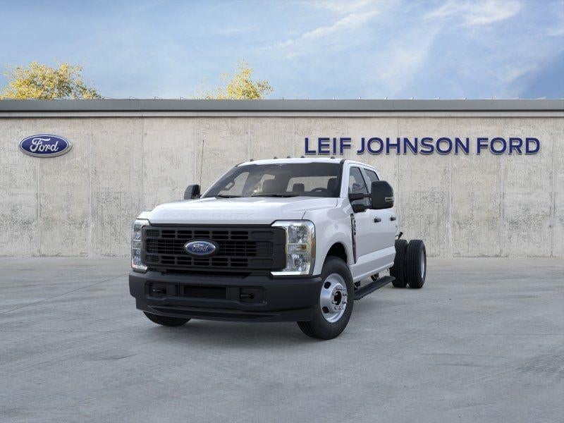 2026 Ford Super Duty F-350 - Image 2