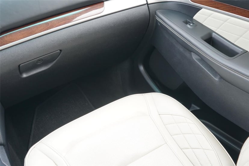 2016 Ford Explorer - Image 28