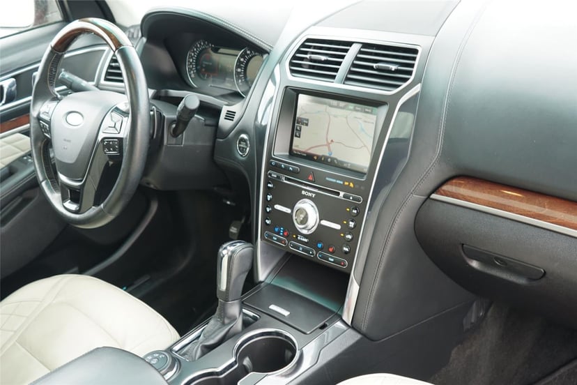 2016 Ford Explorer - Image 29