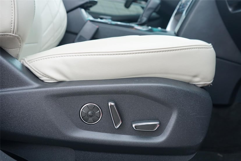 2016 Ford Explorer - Image 30