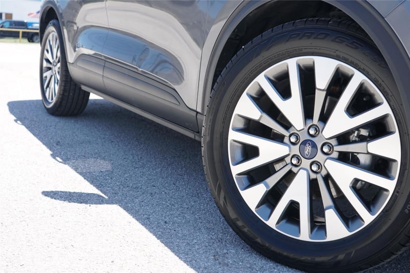 2022 Ford Escape Hybrid - Image 2