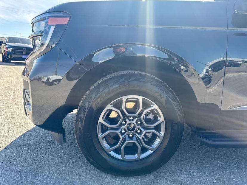 2025 Ford Expedition - Image 16