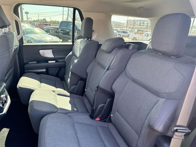 2025 Ford Expedition - Image 22