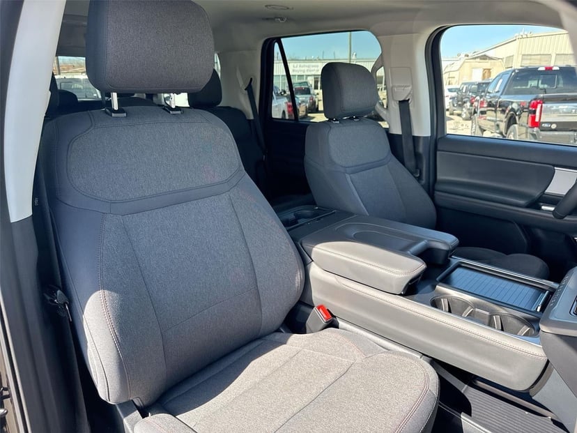2025 Ford Expedition - Image 24