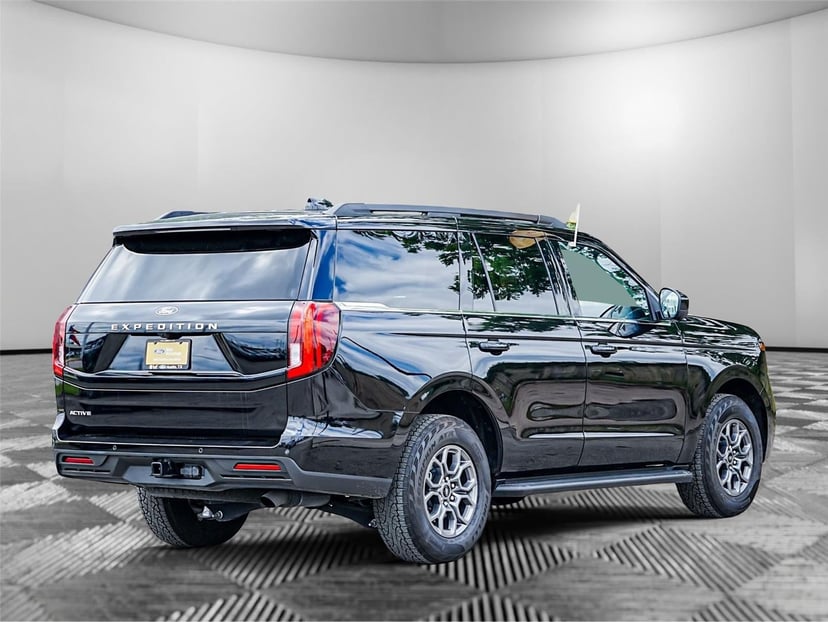 2025 Ford Expedition - Image 3
