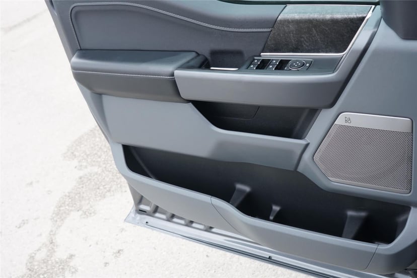 2024 Ford F-150 Lightning - Image 19