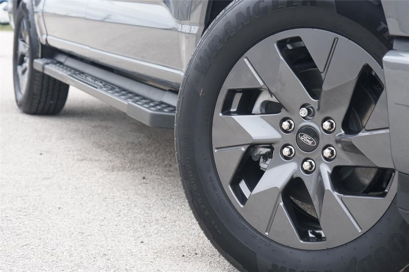 2024 Ford F-150 Lightning - Image 3
