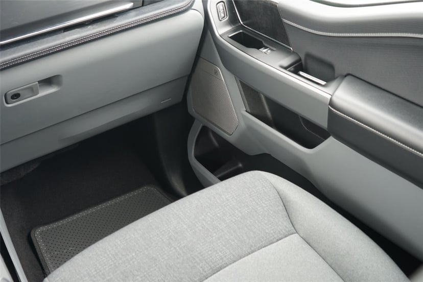 2024 Ford F-150 Lightning - Image 27