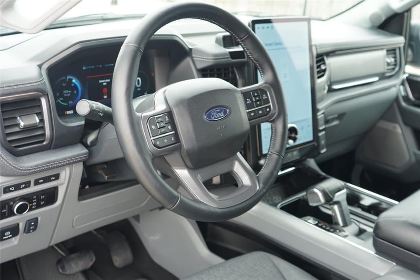 2024 Ford F-150 Lightning - Image 9