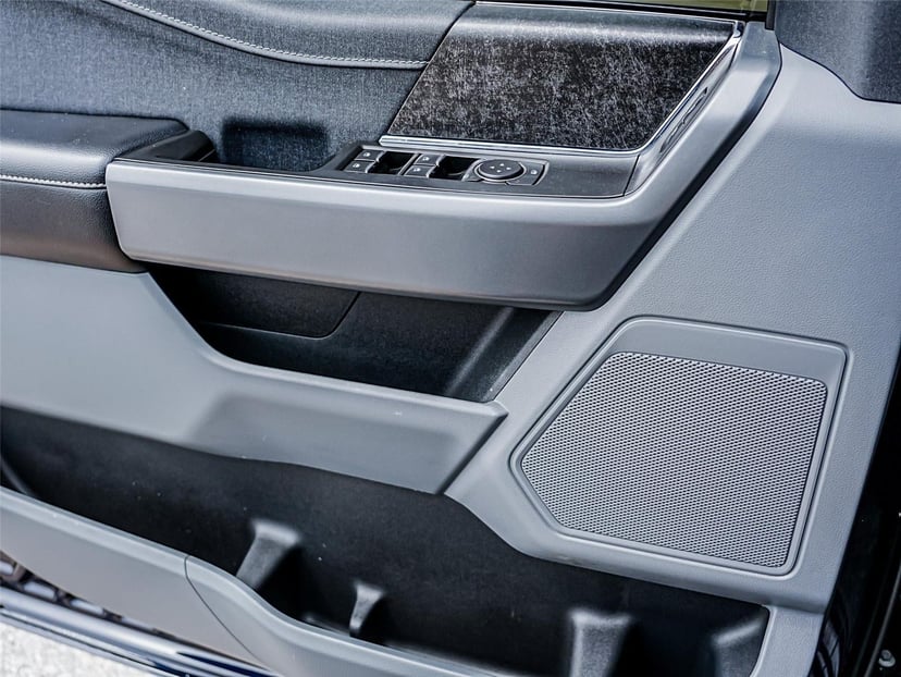 2022 Ford F-150 Lightning - Image 17