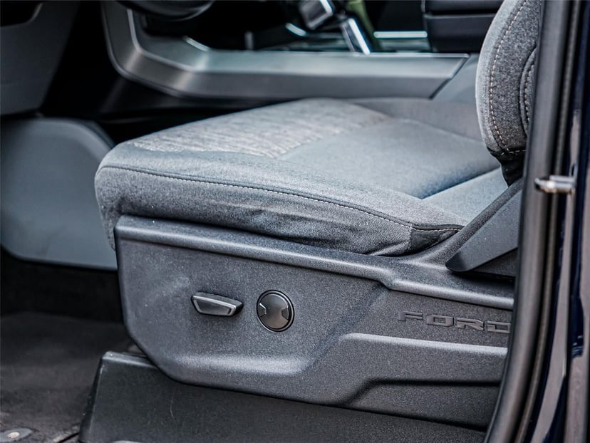 2022 Ford F-150 Lightning - Image 19