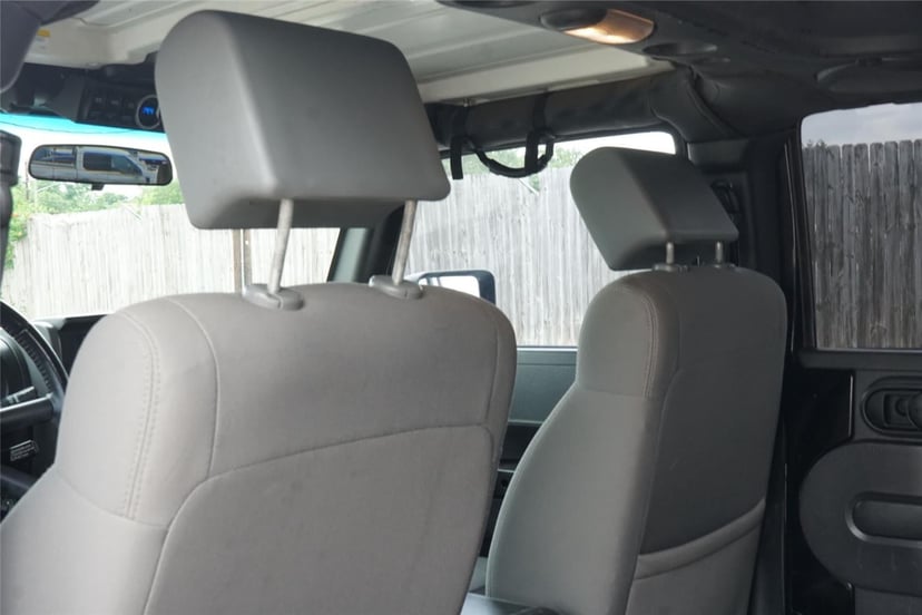 2010 Jeep Wrangler Unlimited - Image 25