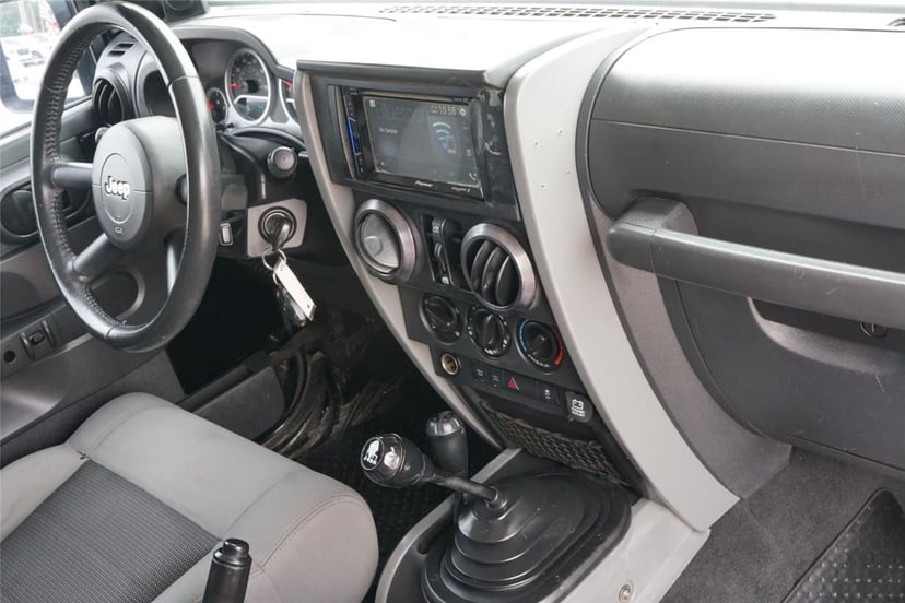 2010 Jeep Wrangler Unlimited - Image 31