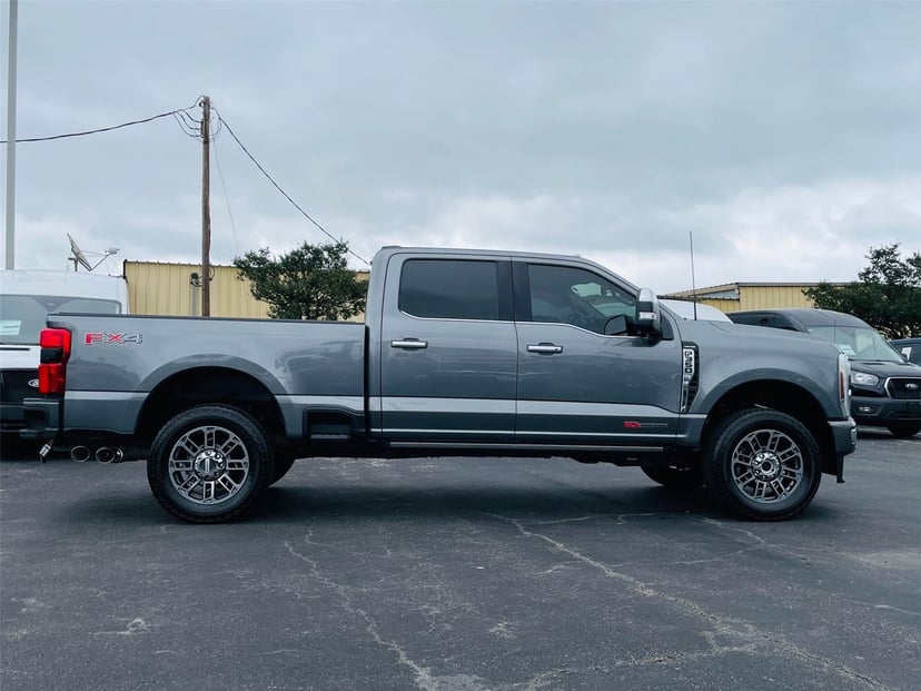 2024 Ford Super Duty F-350 - Image 3