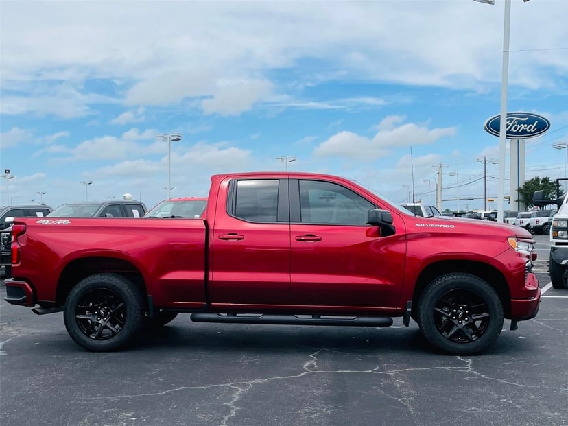 2026 Chevrolet Silverado 1500 - Image 3