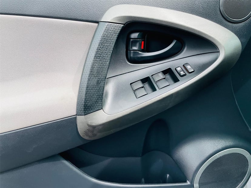 2011 Toyota RAV4 - Image 11