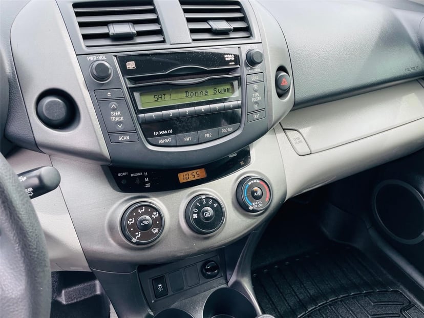 2011 Toyota RAV4 - Image 16