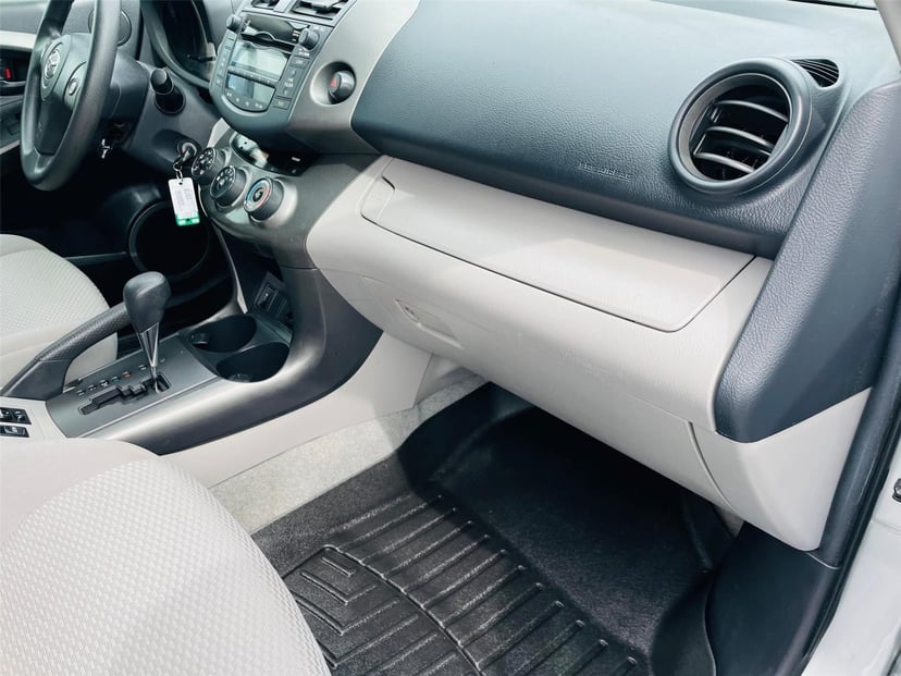 2011 Toyota RAV4 - Image 18