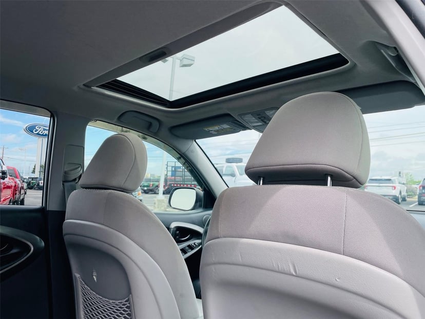 2011 Toyota RAV4 - Image 22