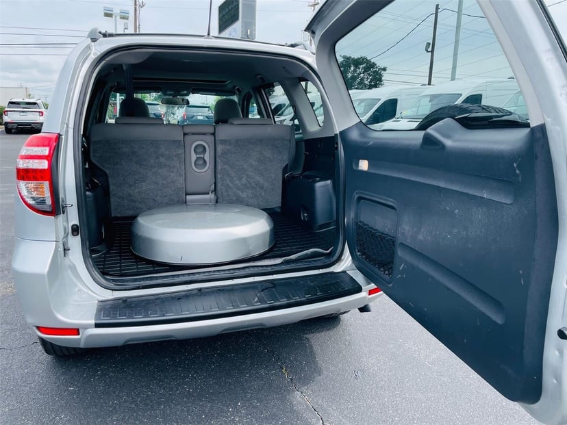 2011 Toyota RAV4 - Image 30