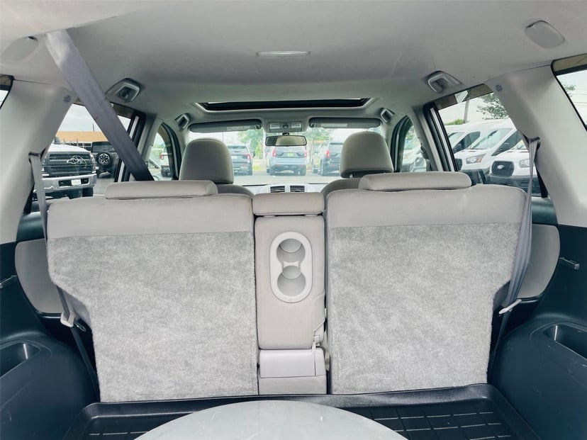 2011 Toyota RAV4 - Image 31