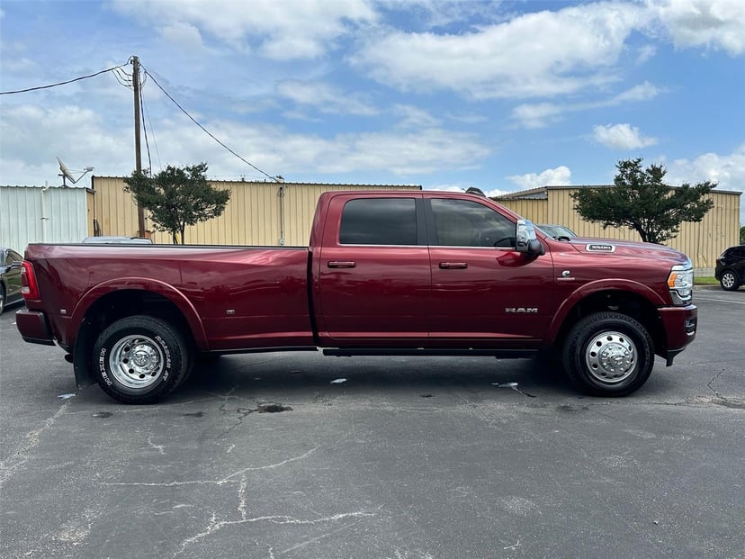 2024 RAM 3500 - Image 3