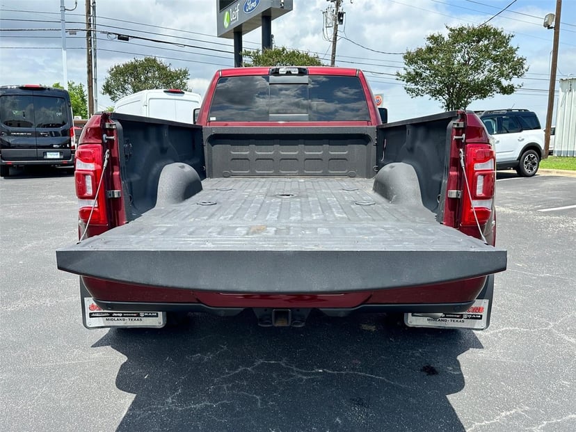 2024 RAM 3500 - Image 32