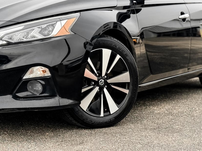 2020 Nissan Altima - Image 12