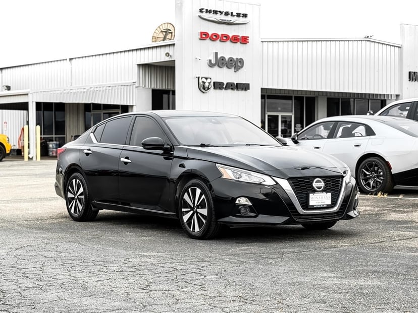 2020 Nissan Altima - Image 3