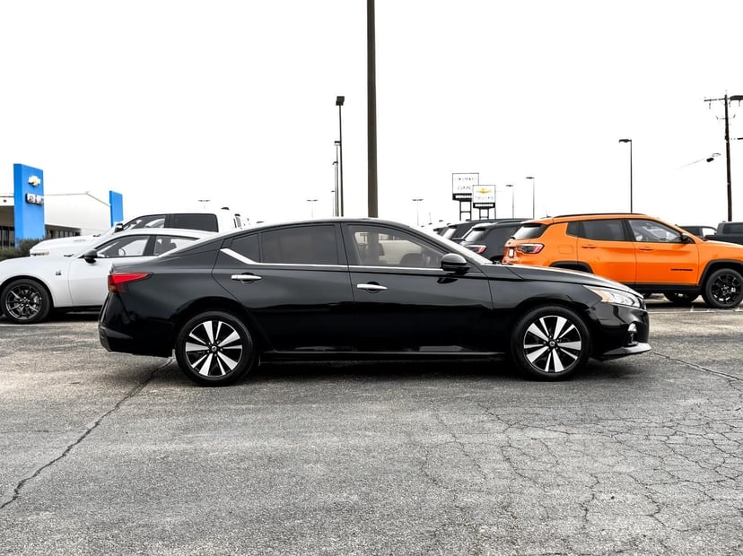 2020 Nissan Altima - Image 5