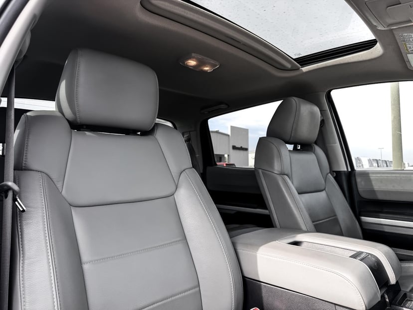 2015 Toyota Tundra 4WD Truck - Image 10