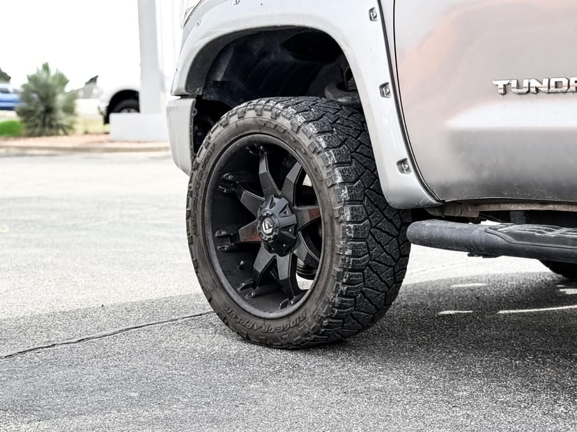 2015 Toyota Tundra 4WD Truck - Image 11