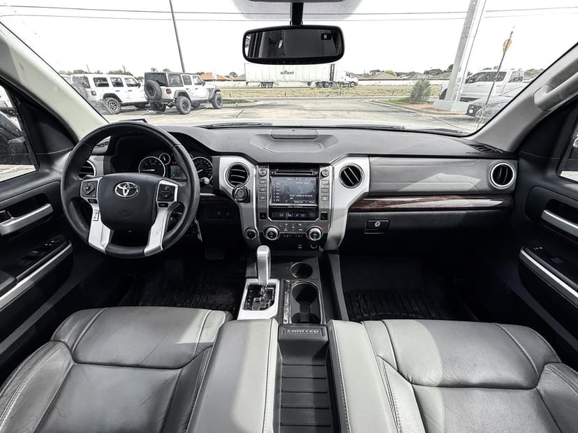 2015 Toyota Tundra 4WD Truck - Image 17