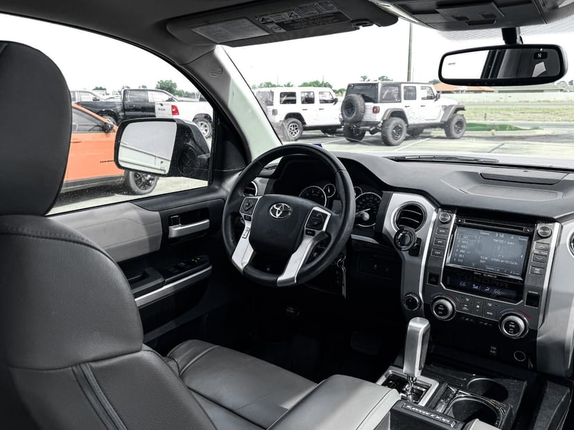 2015 Toyota Tundra 4WD Truck - Image 26