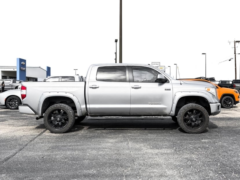 2015 Toyota Tundra 4WD Truck - Image 5