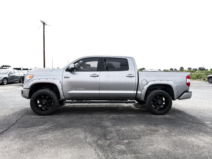 2015 Toyota Tundra 4WD Truck - Image 9