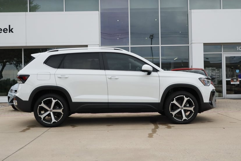 2025 Volkswagen Taos - Image 2