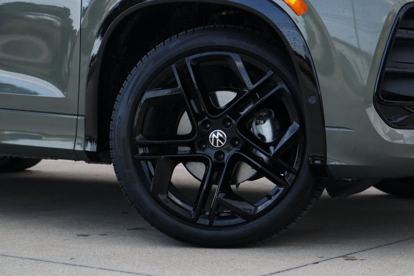 2026 Volkswagen Tiguan - Image 2