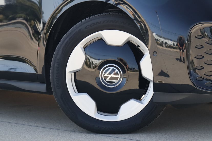 2025 Volkswagen ID. Buzz - Image 2