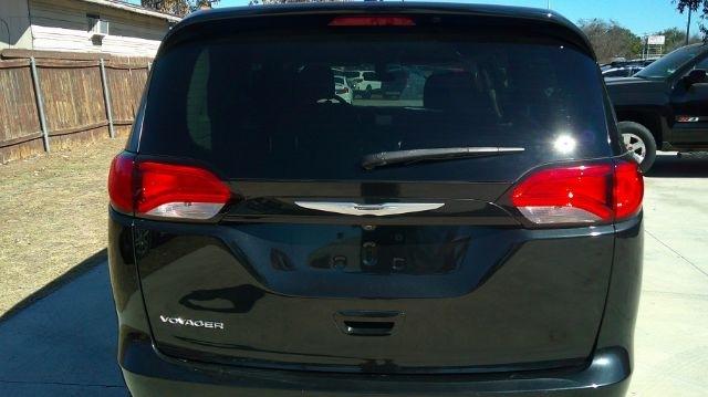 2022 CHRYSLER Voyager - Image 3