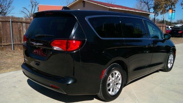 2022 CHRYSLER Voyager - Image 4