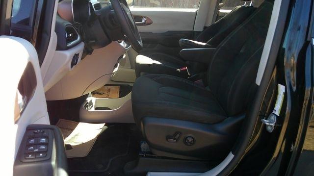 2022 CHRYSLER Voyager - Image 7