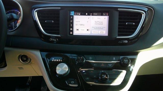 2022 CHRYSLER Voyager - Image 10