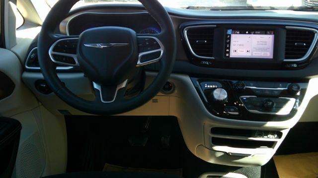 2022 CHRYSLER Voyager - Image 16